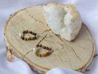 Ohrringe mit Tigerauge & Süßwasserperle für Stärke & Balance