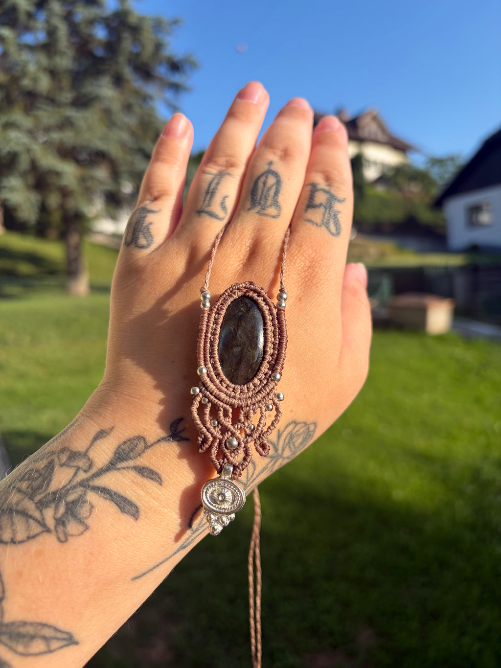 Lunar Embrace - Labradorit Kette