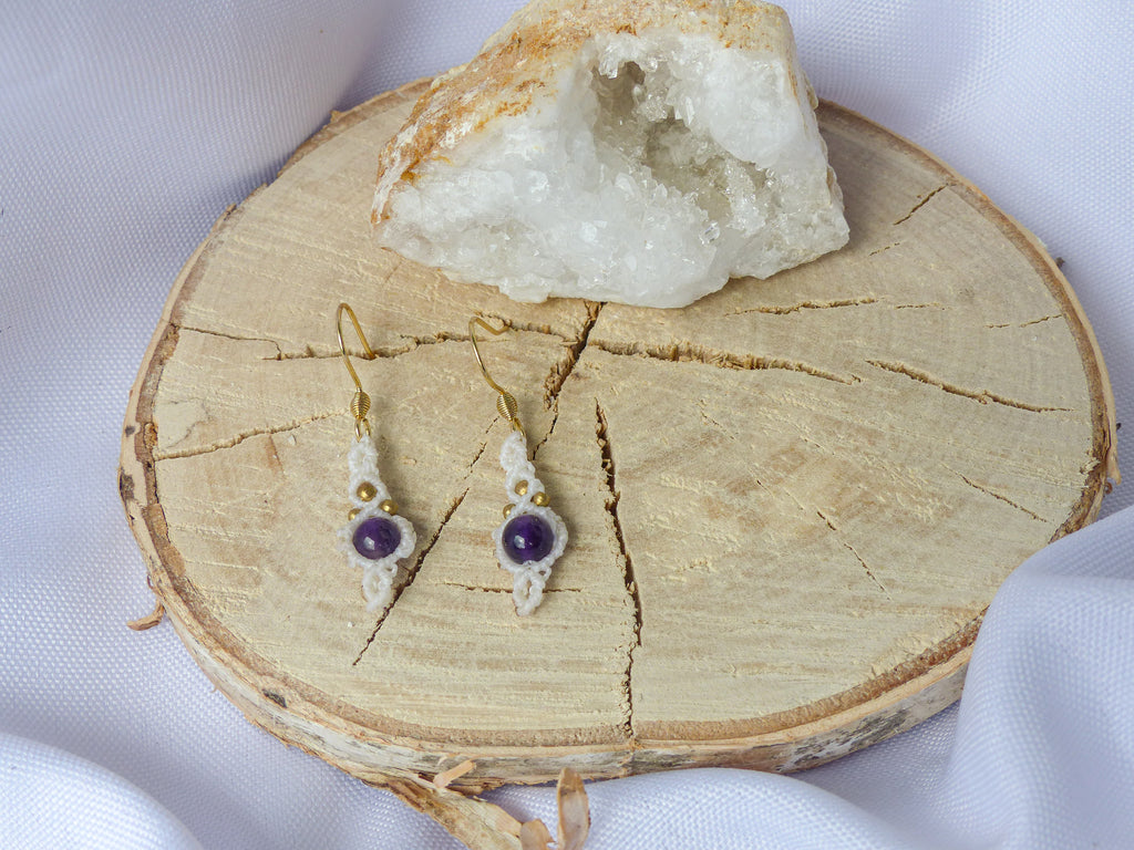 Ohrringe mit Amethyst im Makramee Design für Ruhe & Balance