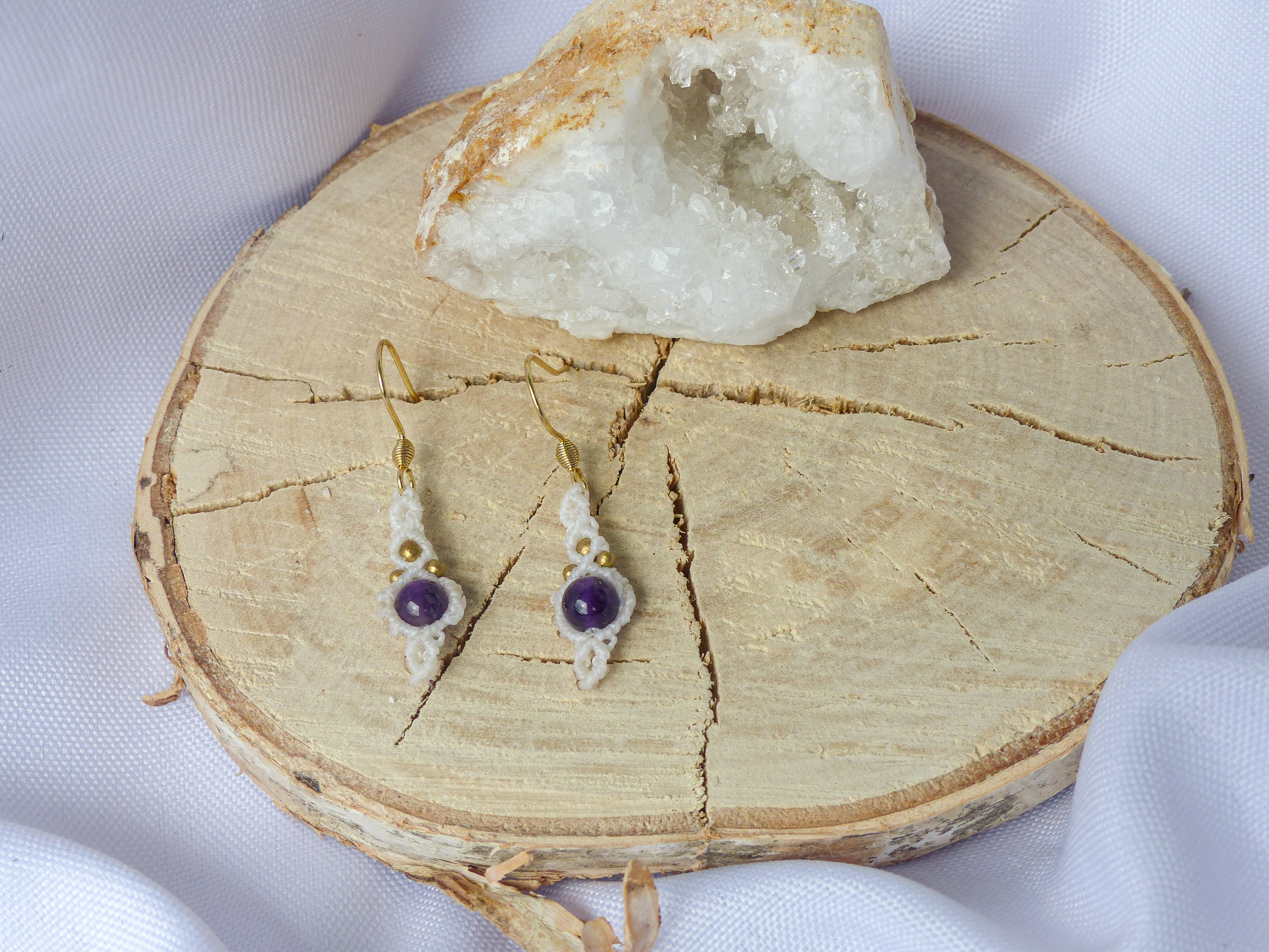 Ohrringe mit Amethyst im Makramee Design für Ruhe & Balance