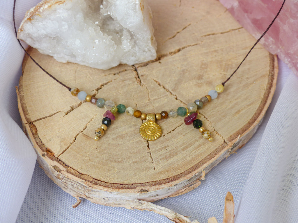 Boho Makramee Kette "Sonnenpfad"