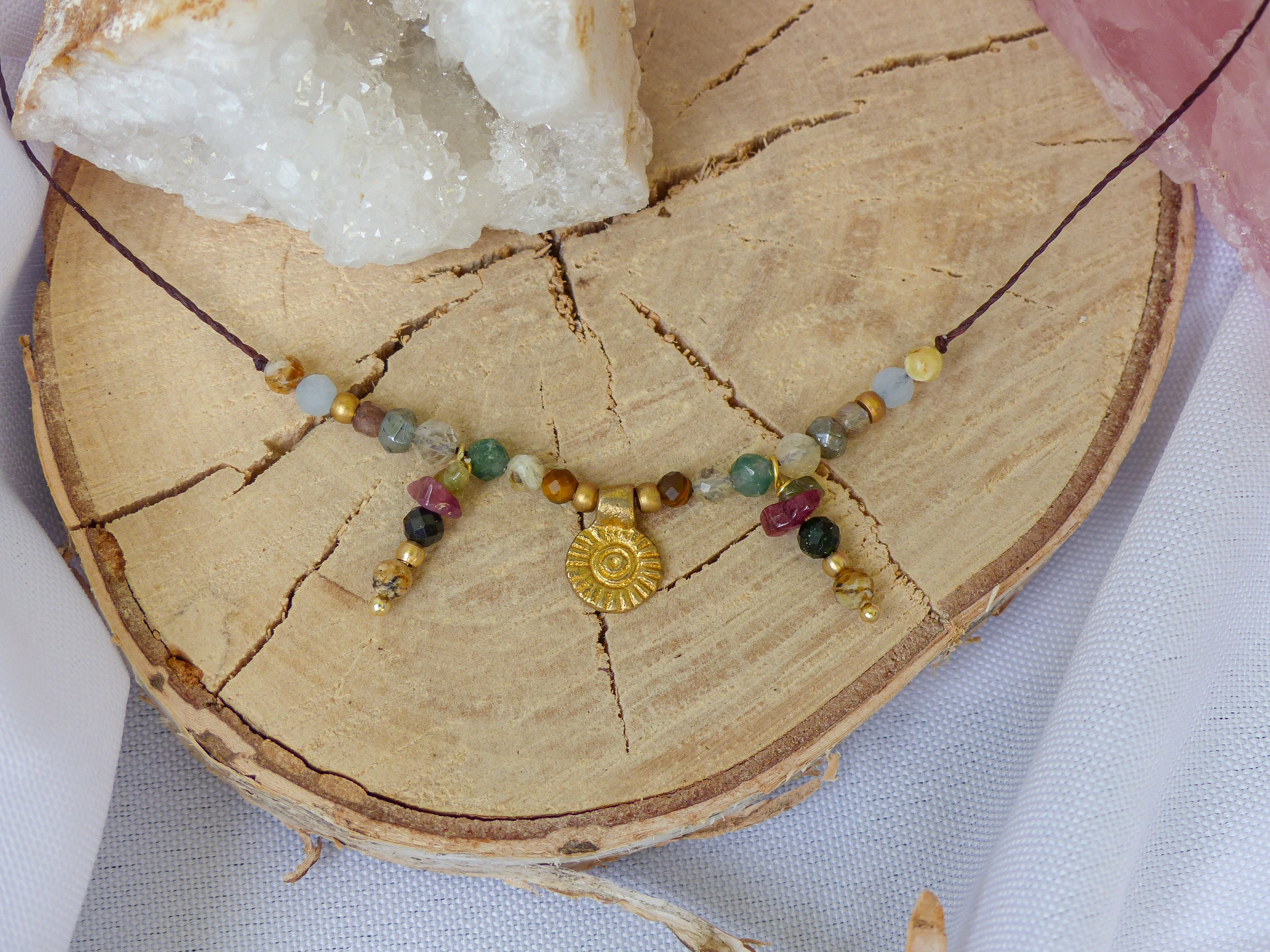 Boho Makramee Kette "Sonnenpfad"