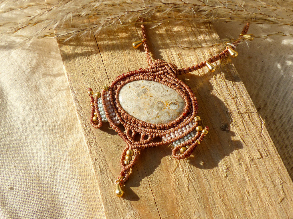 Makramee Kette mit Sonnenkoralle
