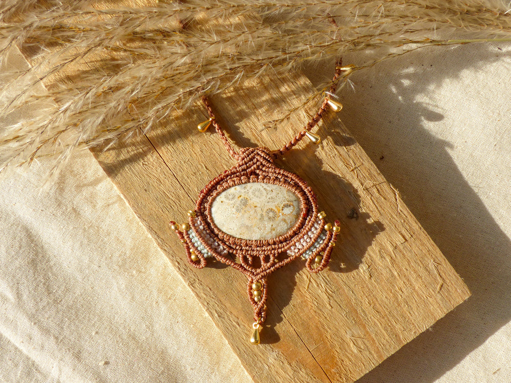 Makramee Kette mit Sonnenkoralle