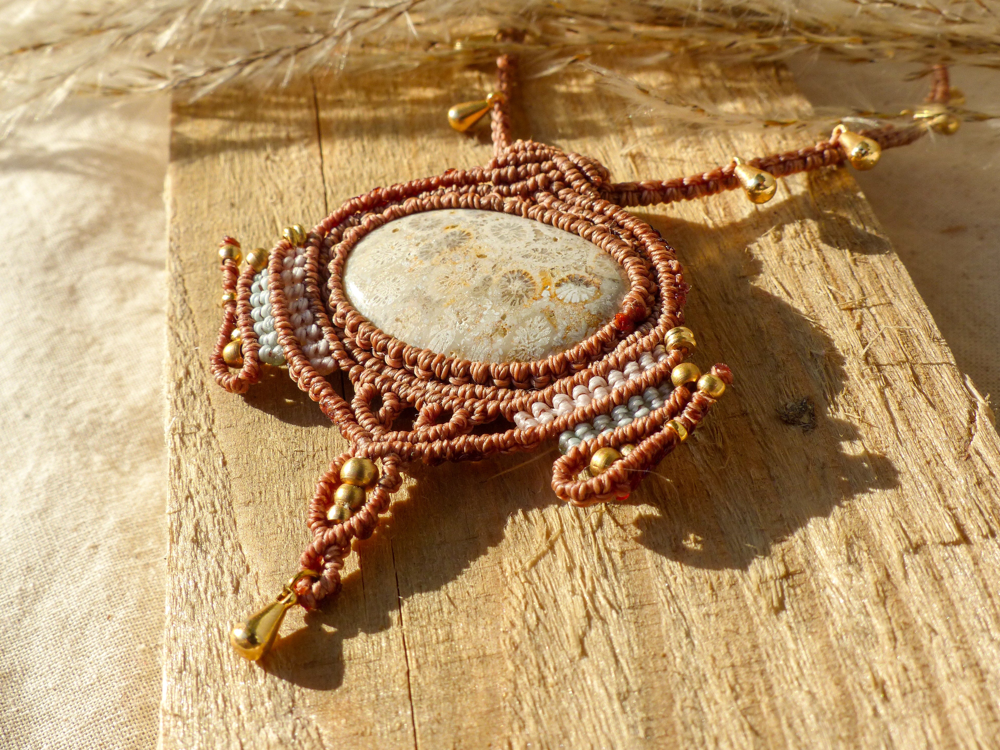 Makramee Kette mit Sonnenkoralle